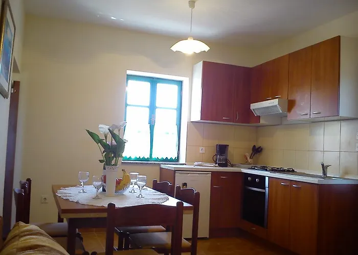 Milutinov Dvor Apartment Vrsi