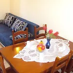 Milutinov Dvor ורסי