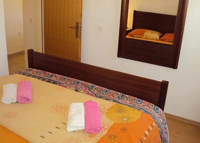 Milutinov Dvor * Vrsi